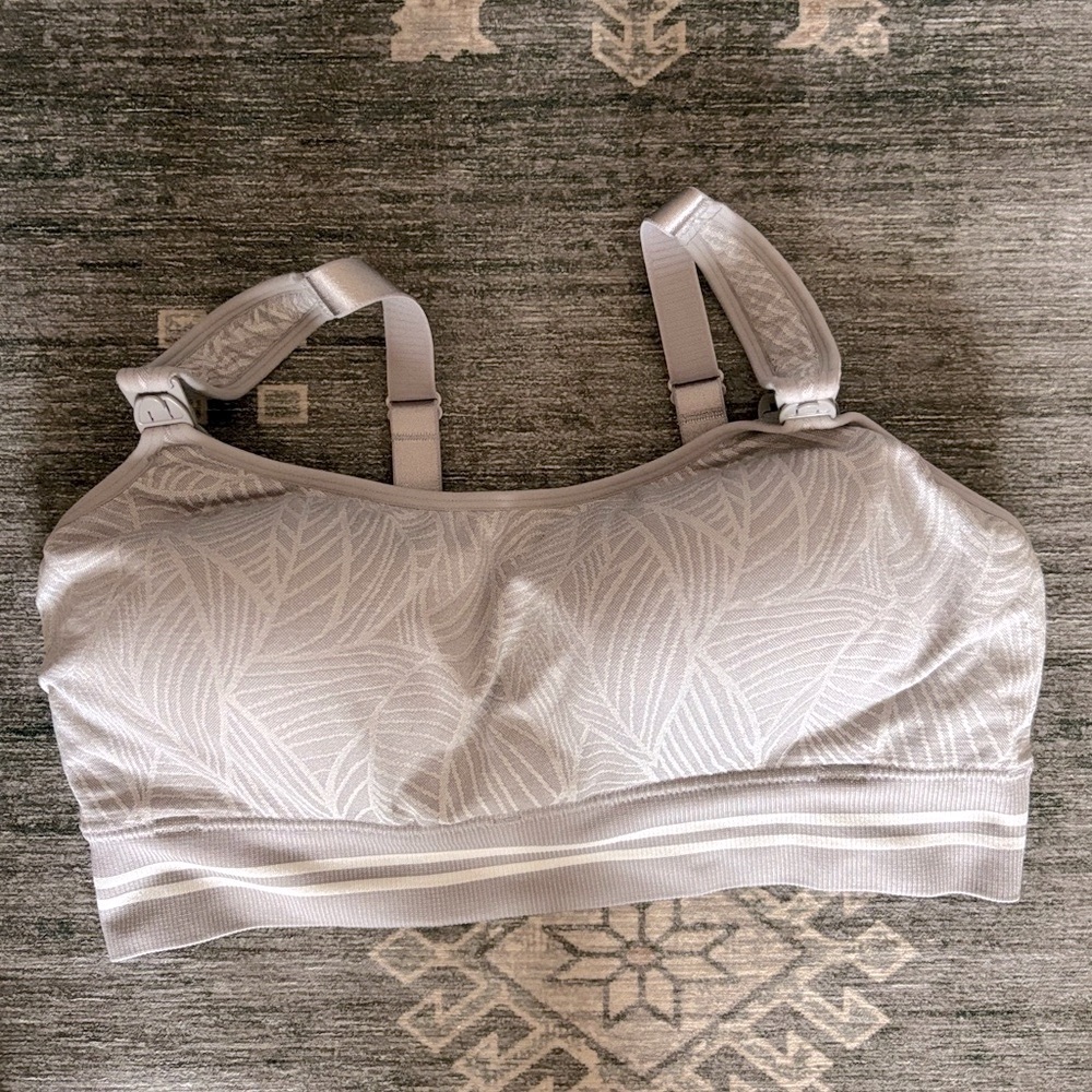 Leaf Patterned Gray pumping bra